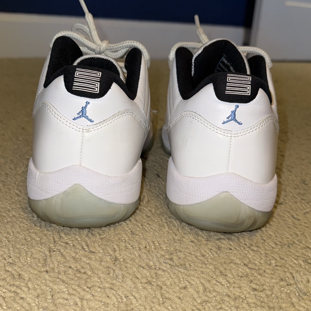 Jordan 11 Low - Picture 5 of 5